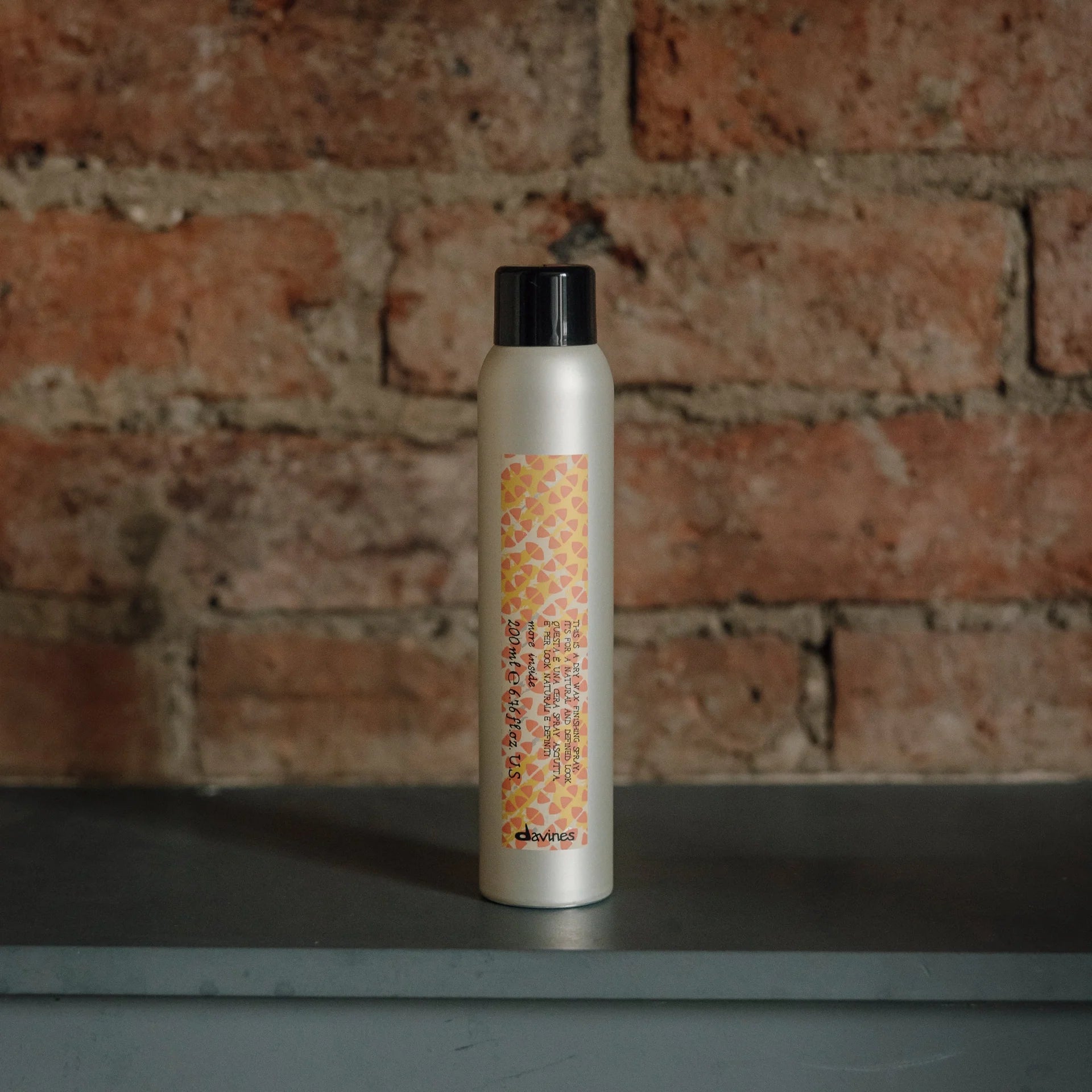 This is a Dry Wax Finishing Spray Sáp tạo kết cấu dạng xịt Davines vietnam